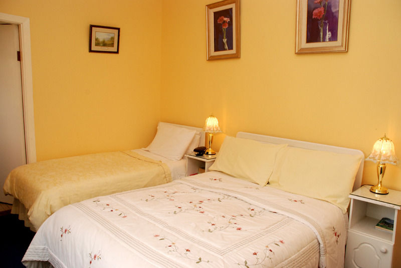 The Bungalow Farmhouse Clomantagh Экстерьер фото