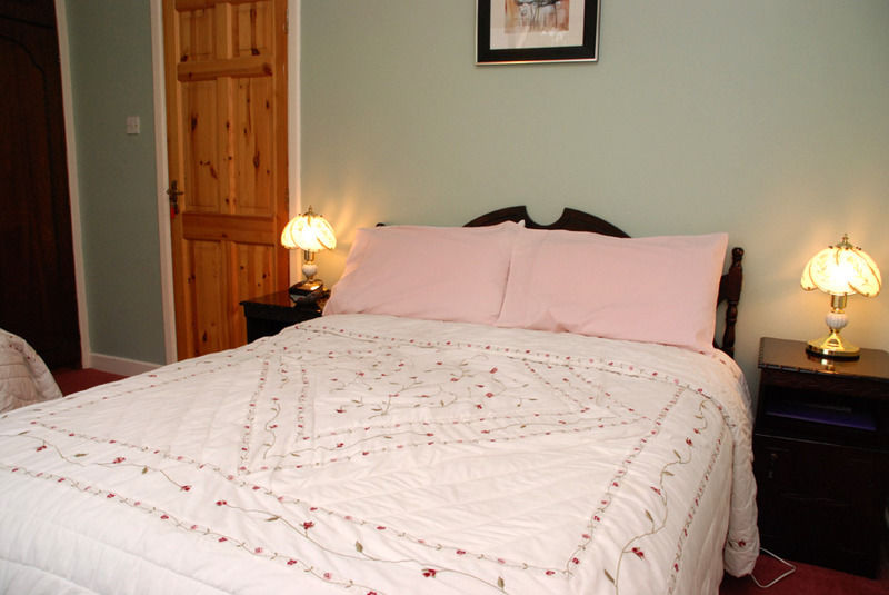 The Bungalow Farmhouse Clomantagh Экстерьер фото